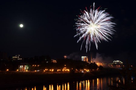 Святочны салют над Віцебскам. Фота Сержука Серабро