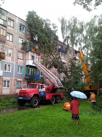 Тропический шторм принес разрушения в Витебск. Фото Сергея Капустина