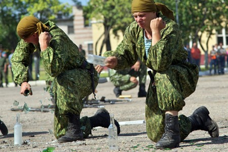 День десантника в Витебске прошел с задержаниями. Фото Сергея Серебро