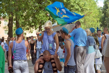 День десантника в Витебске прошел с задержаниями. Фото Сергея Серебро