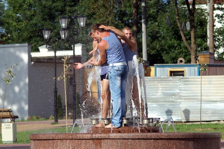 День десантника в Витебске прошел с задержаниями. Фото Сергея Серебро