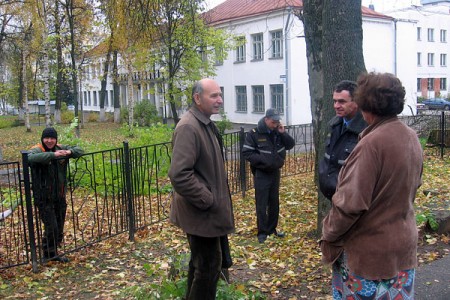 В центре Витебска снова вырубили несколько десятков деревьев. Фото Игоря Нестерова