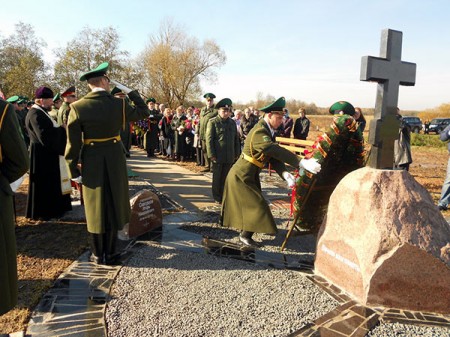 В Поставском районе на месте гибели вертолетчиков и журналистов открыли памятник. Фото Ольги Громовой - trainer.by