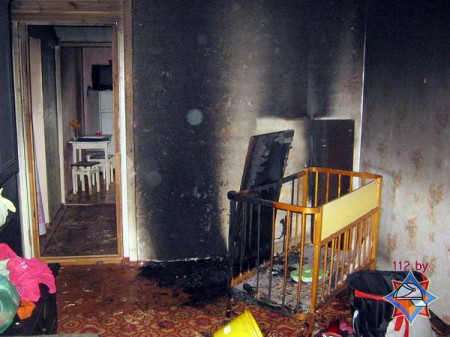 В Поставах четырехлетняя девочка чуть не сожгла квартиру. Фото МЧС