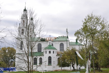 Штормовой ветер сорвал часть крыши с Софийского собора в Полоцке. Фото ximik.info