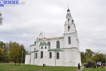 Штормовой ветер сорвал часть крыши с Софийского собора в Полоцке. Фото ximik.info