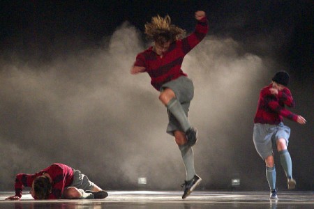 Норвежский хореограф Йо Стромгрен привез на IFMC-2012 свой хит – спектакль A Dance Tribute to the Art of Football. Фото Сергея Серебро