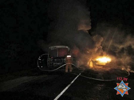 В Докшицком районе загорелся рейсовый автобус. Фото МЧС