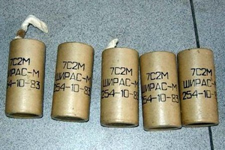 «ШИРАС-М» — это шашка имитации разрыва артиллерийского снаряда. Фото таможни Латвии