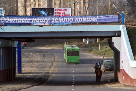 В Витебске авральными методами асфальтируют улицу имени Максима Горького. Фото Сергея Серебро