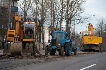 В Витебске авральными методами асфальтируют улицу имени Максима Горького. Фото Сергея Серебро