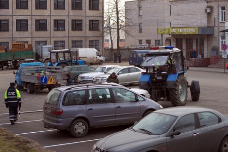 В Витебске авральными методами асфальтируют улицу имени Максима Горького. Фото Сергея Серебро