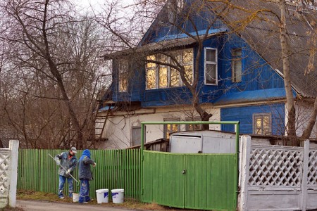 В Витебске авральными методами асфальтируют улицу имени Максима Горького. Фото Сергея Серебро