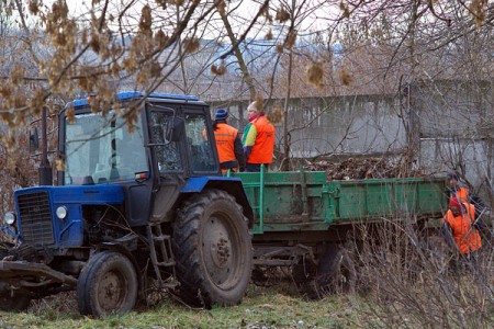 В Витебске авральными методами асфальтируют улицу имени Максима Горького. Фото Сергея Серебро