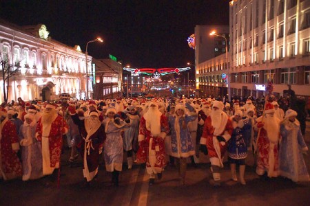 У Віцебску прайшло традыцыйнае шэсце Дзядоў Марозаў. Фота Сержука Серабро