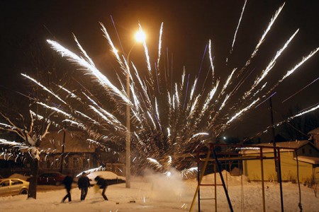 В Браславе мужчина сильно обгорел из-за просроченной пиротехники. Фото photo.bymedia.net