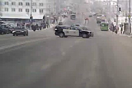 Нарушение правил дорожного движения сотрудниками милиции в Витебске. Videosnapshot