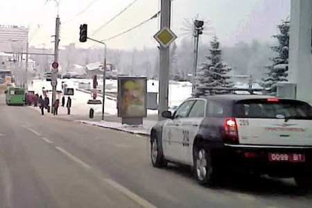 Нарушение правил дорожного движения сотрудниками милиции в Витебске. Videosnapshot