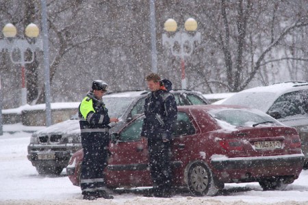 В День снега на Витебск обрушился сильный снегопад. Фото Сергея Серебро