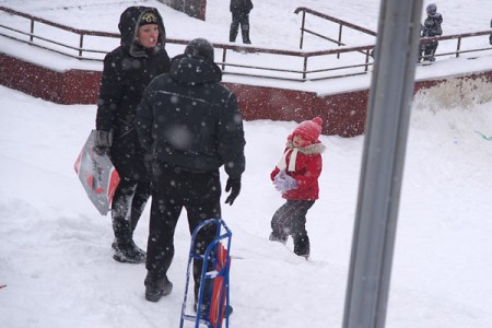 В День снега на Витебск обрушился сильный снегопад. Фото Сергея Серебро