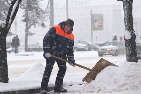 В День снега на Витебск обрушился сильный снегопад. Фото Сергея Серебро