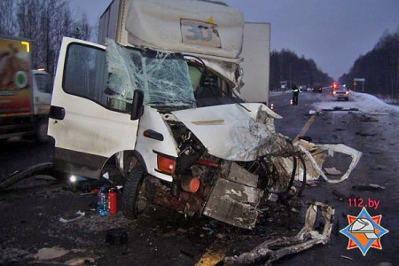 В Лепельском районе фура «Renault» столкнулась автофургоном «Iveco». Фото МЧС