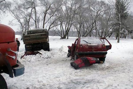 Под Витебском две легковушки столкнулись с грузовиком. Фото МЧС