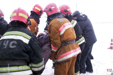 Под Витебском две легковушки столкнулись с грузовиком. Фото МЧС