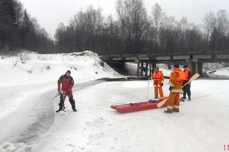 В Витебской области начали взрывать лёд на реках. Фото МЧС