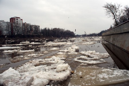 Ледоход на Двине. Фото Сергея Серебро