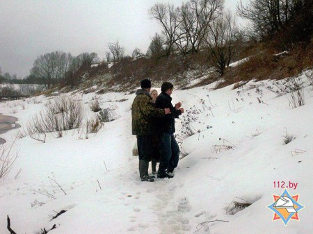 На реке Улла мужчина провалился под лед. Фото МЧС