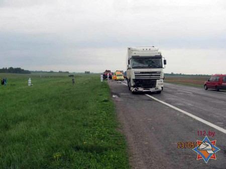 Фура протаранила машину скорой помощи в Шумилинском районе. Фото МЧС