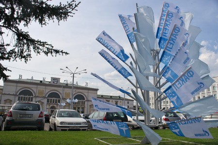 Улицы Витебска украшены фирменными цветами «Газпрома». Фото Сергея Серебро