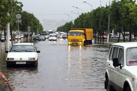 Потоп на Московском проспекте в Витебске. Фото RockNRed