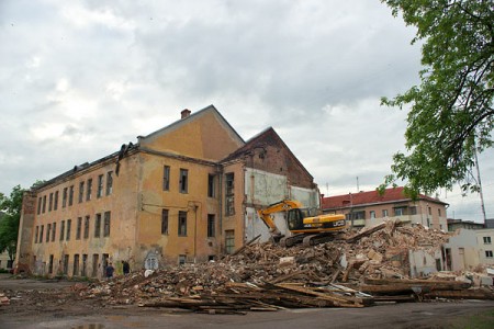У Віцебску зносяць чарговы даваенны будынак. Фото Сержука Серабро