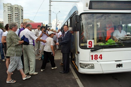Открытием двух новых троллейбусных маршрутов начались празднования Дня города в Витебске. Фото Сергея Серебро