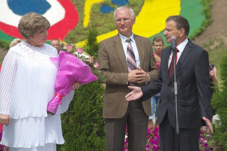 Выступает мэр Витебска Александр Николайкин. Фото Сергея Серебро