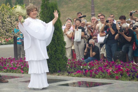 Эдите Пьехе на «Славянском базаре в Витебске» открыли звезду. Фото Сергея Серебро