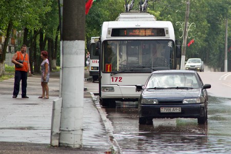 Затопленные улицы и провалившийся подземный переход — результаты ливня в Витебске. Фото Сергея Серебро