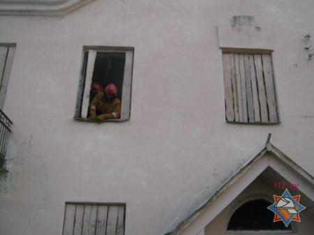 Пьяный поджёг нежилой дом в Полоцке. Фото МЧС.