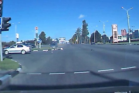 Автомобиль ГАИ попал в аварию на перекрестке в Витебске. Videosnapshot