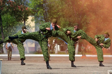 Празднование Дня десантника в 103-й гвардейской отдельной мобильной бригаде. Фото Сергея Серебро
