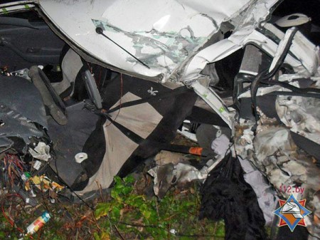 Под Витебском «Fiat Bravo» влетел под фуру, водитель погиб. Фото МЧС