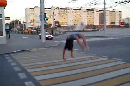Пешеходная акробатика на улицах Витебска. Videosnapshot