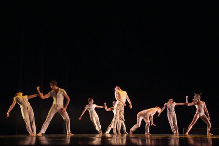 IFMC в Витебске начался с «Цербера» «Fresco Dance Company». Фото Сергея Серебро