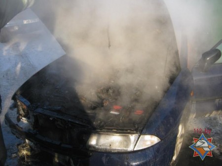 Фотофат: В Полоцке горел автомобиль в гараже. Фото МЧС