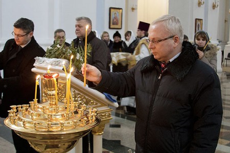 У Віцебску праваслаўная царква ўзнагародзіла мецэнатаў. На першым плане- Уладзімір Цярэнцьеў. Фото Ігара Мацьвеева