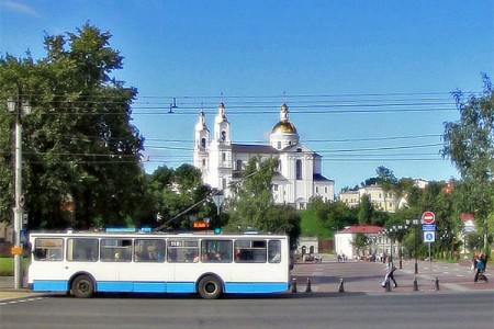 «Кирпич» на въезде на улицу Пушкина. Фото Яндекс.Панорамы