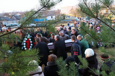 Пахаванне Рыгора Барадуліна ў Ушачах. Фота Сержука Серабро