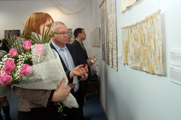 Открытие выставки гобеленов из янтарной нити «Что еще янтарь задумал…»  в Витебске. Фото Сергея Серебро